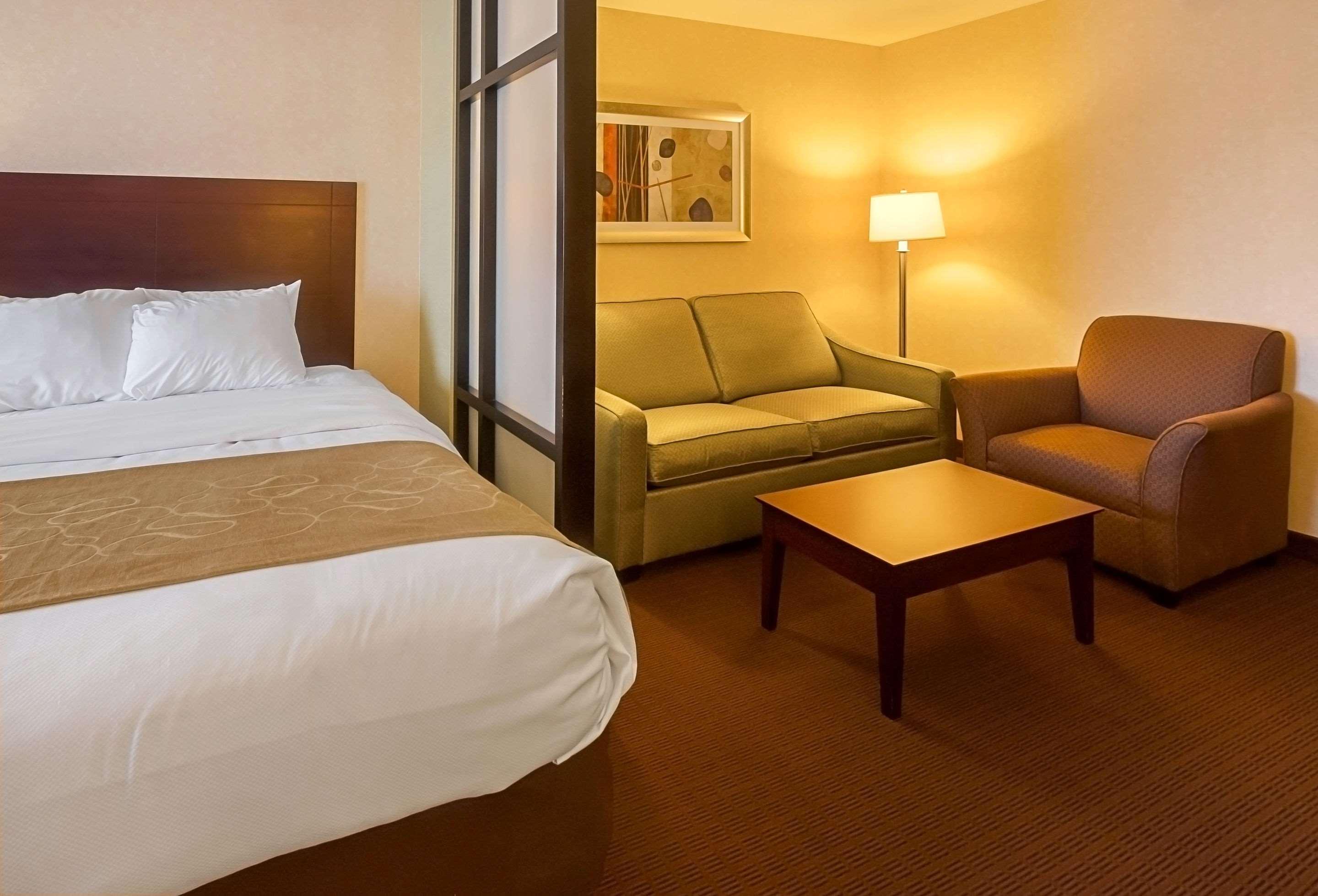 Comfort Suites Manhattan Exterior foto