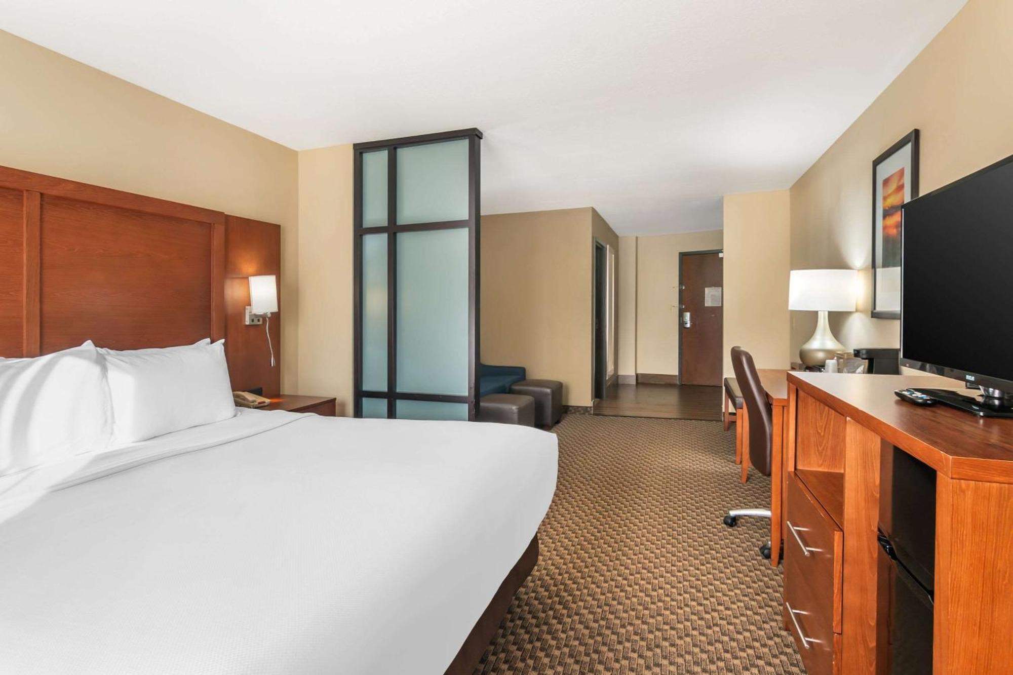 Comfort Suites Manhattan Exterior foto